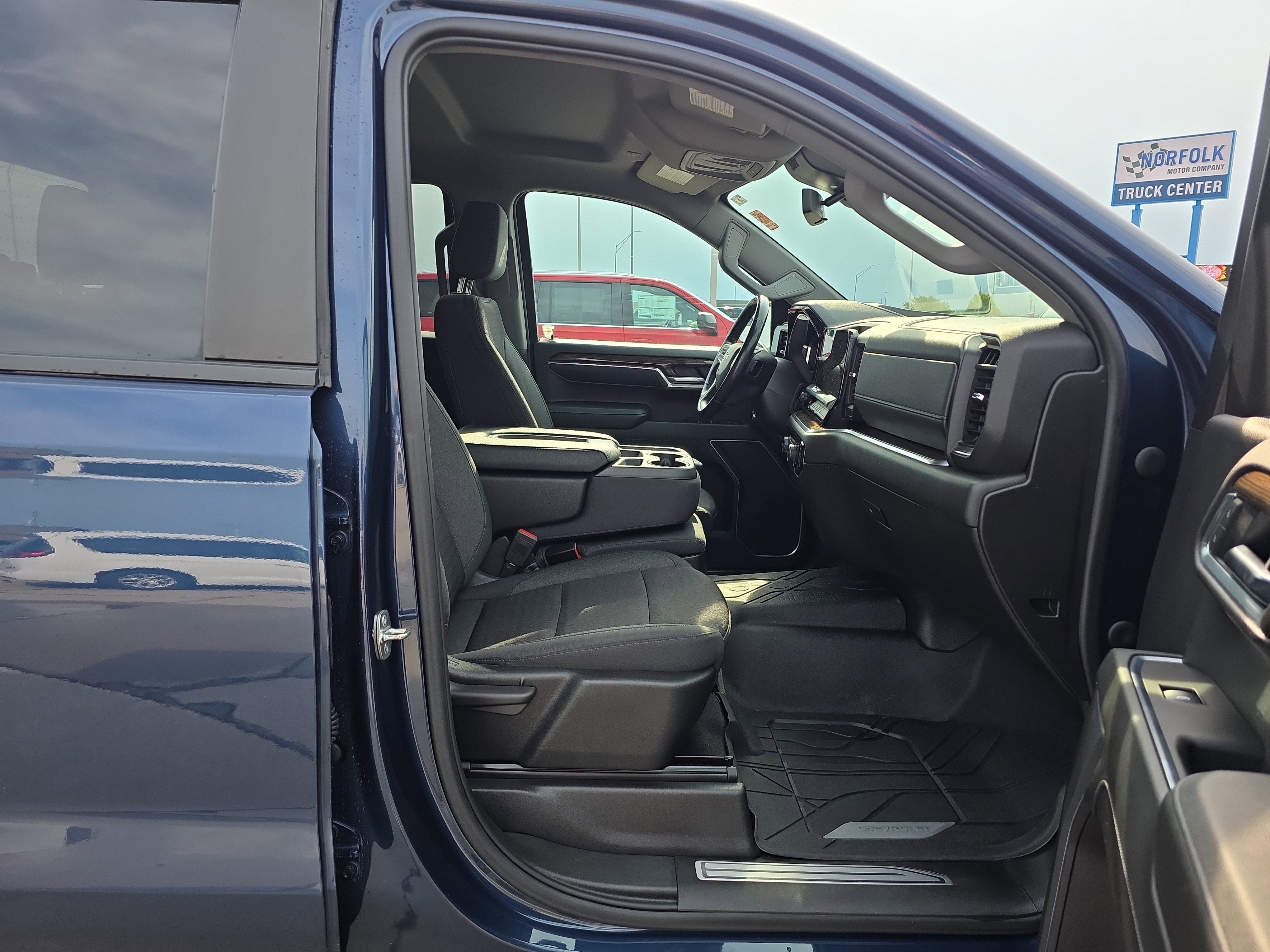 2022 Chevrolet Silverado 1500 LT (2FL)