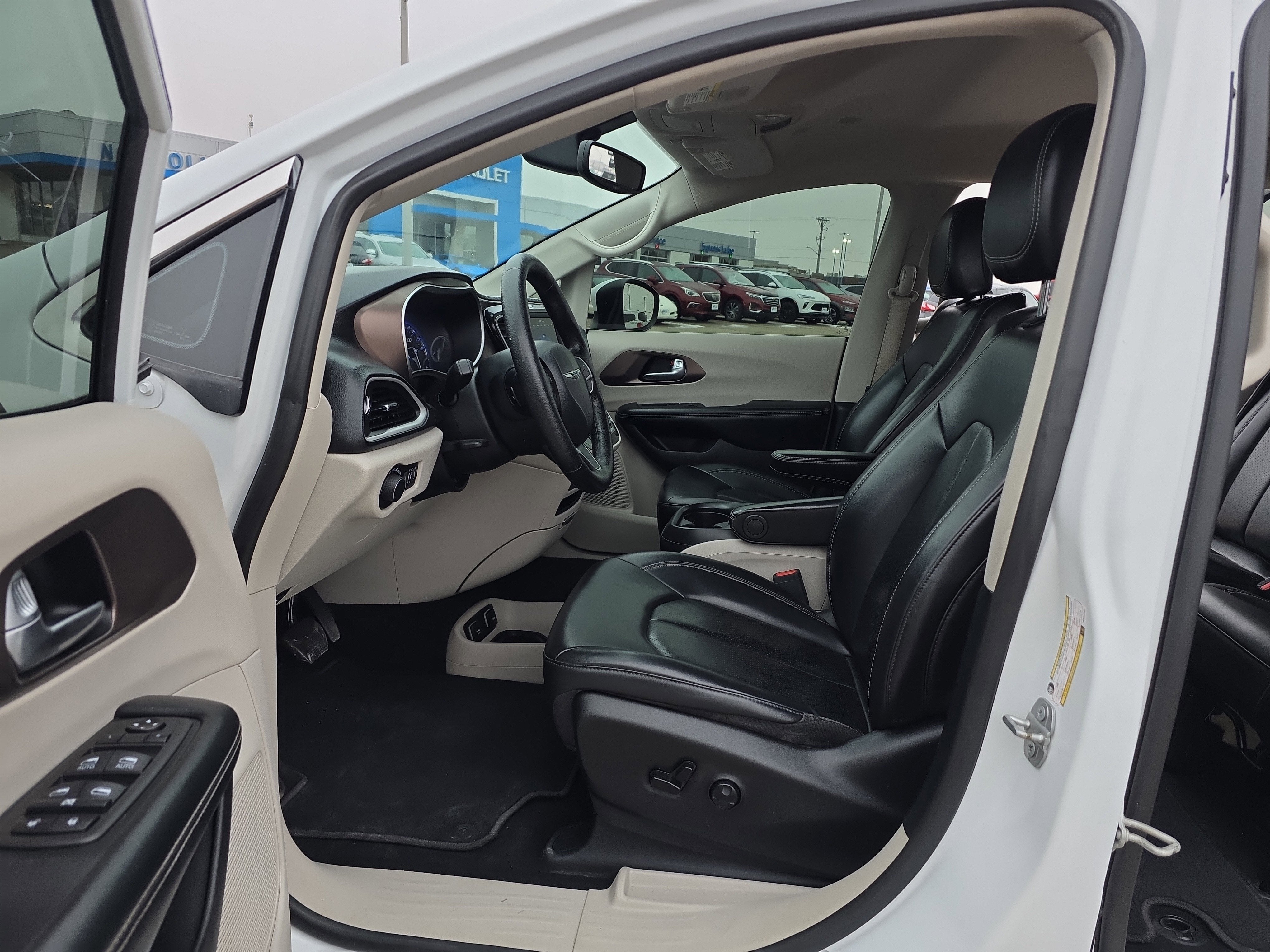 2021 Chrysler Voyager LXI