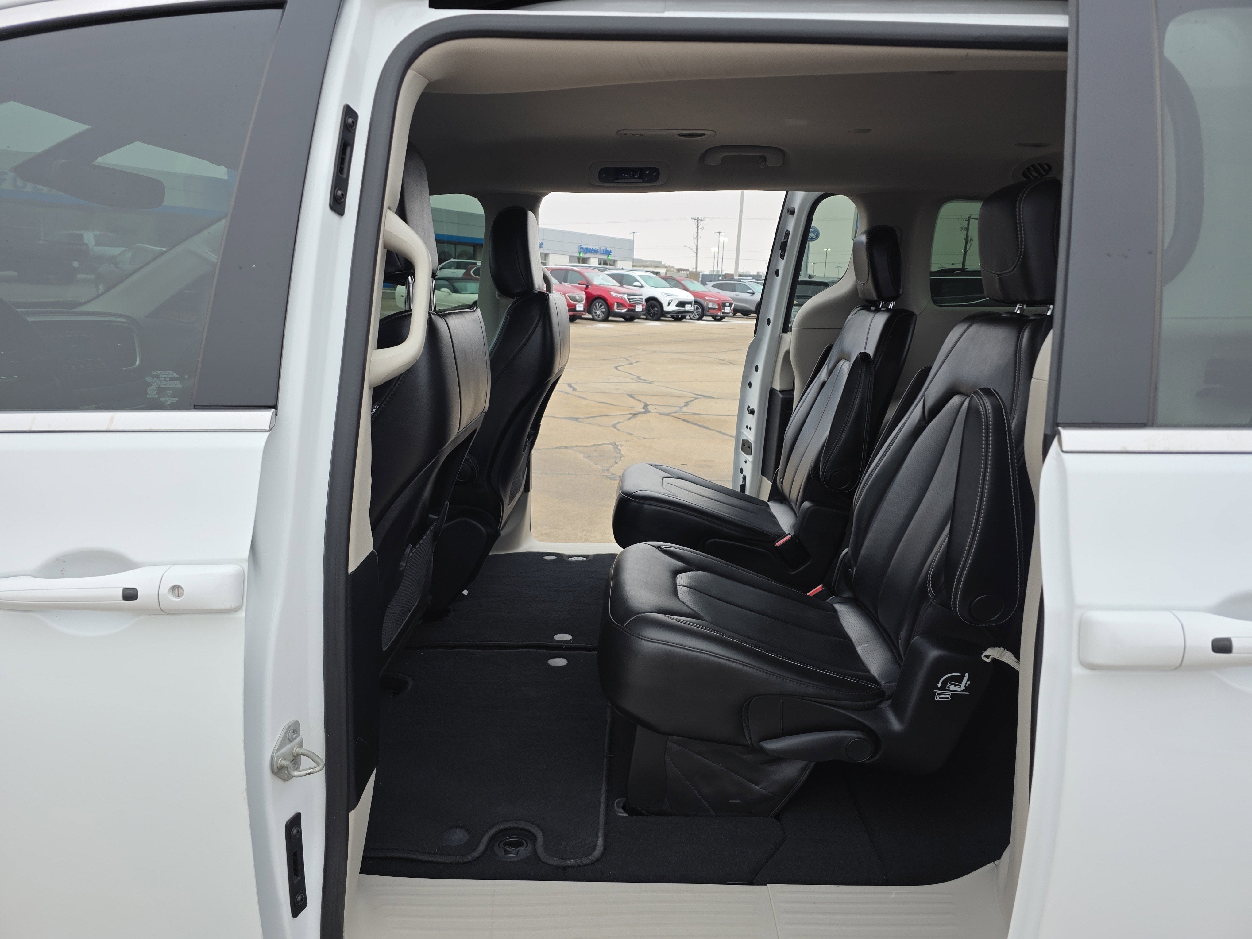 2021 Chrysler Voyager LXI