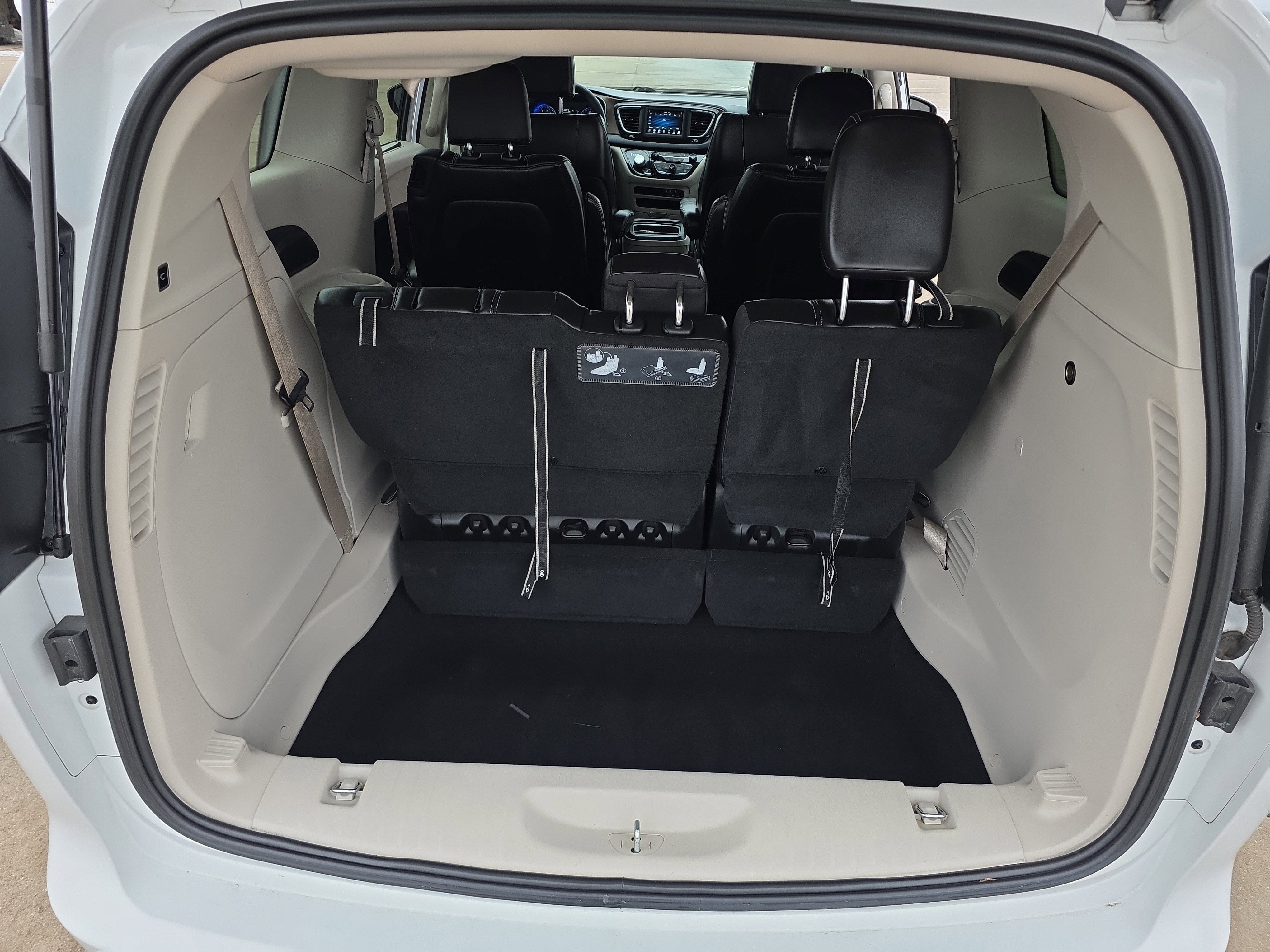 2021 Chrysler Voyager LXI