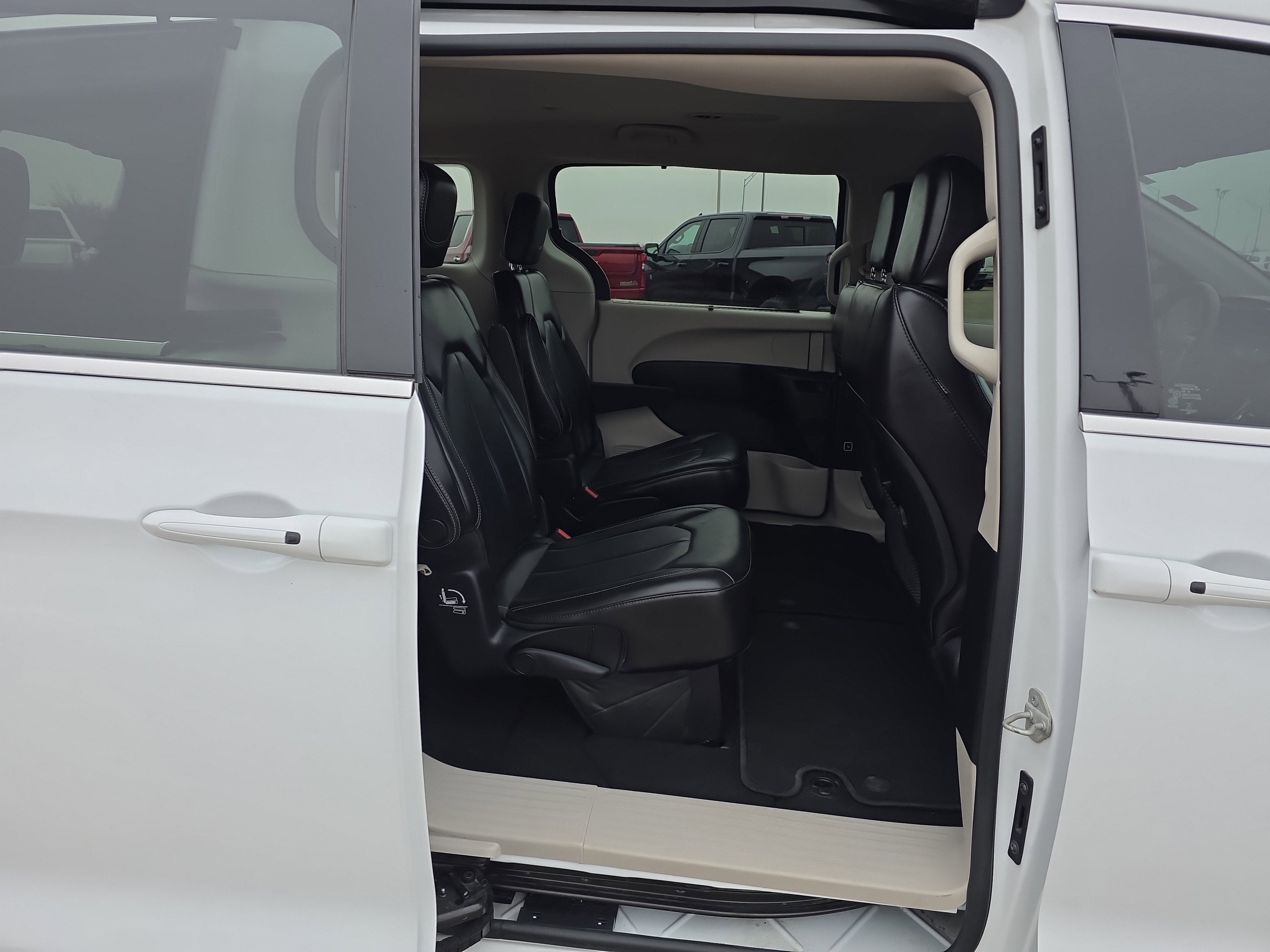 2021 Chrysler Voyager LXI