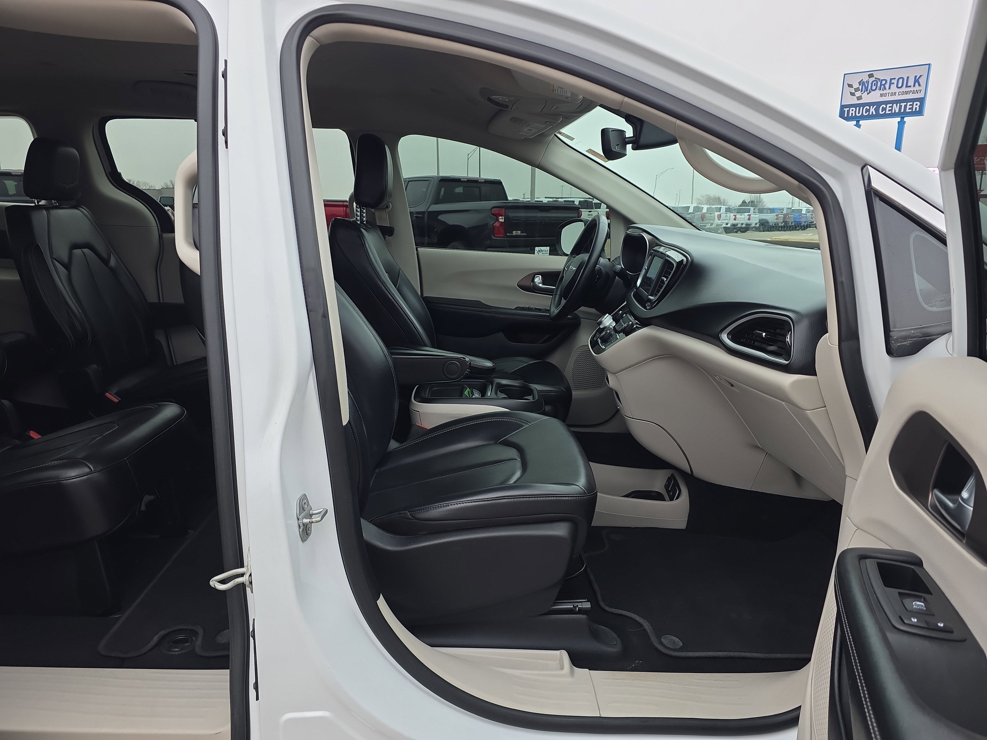 2021 Chrysler Voyager LXI