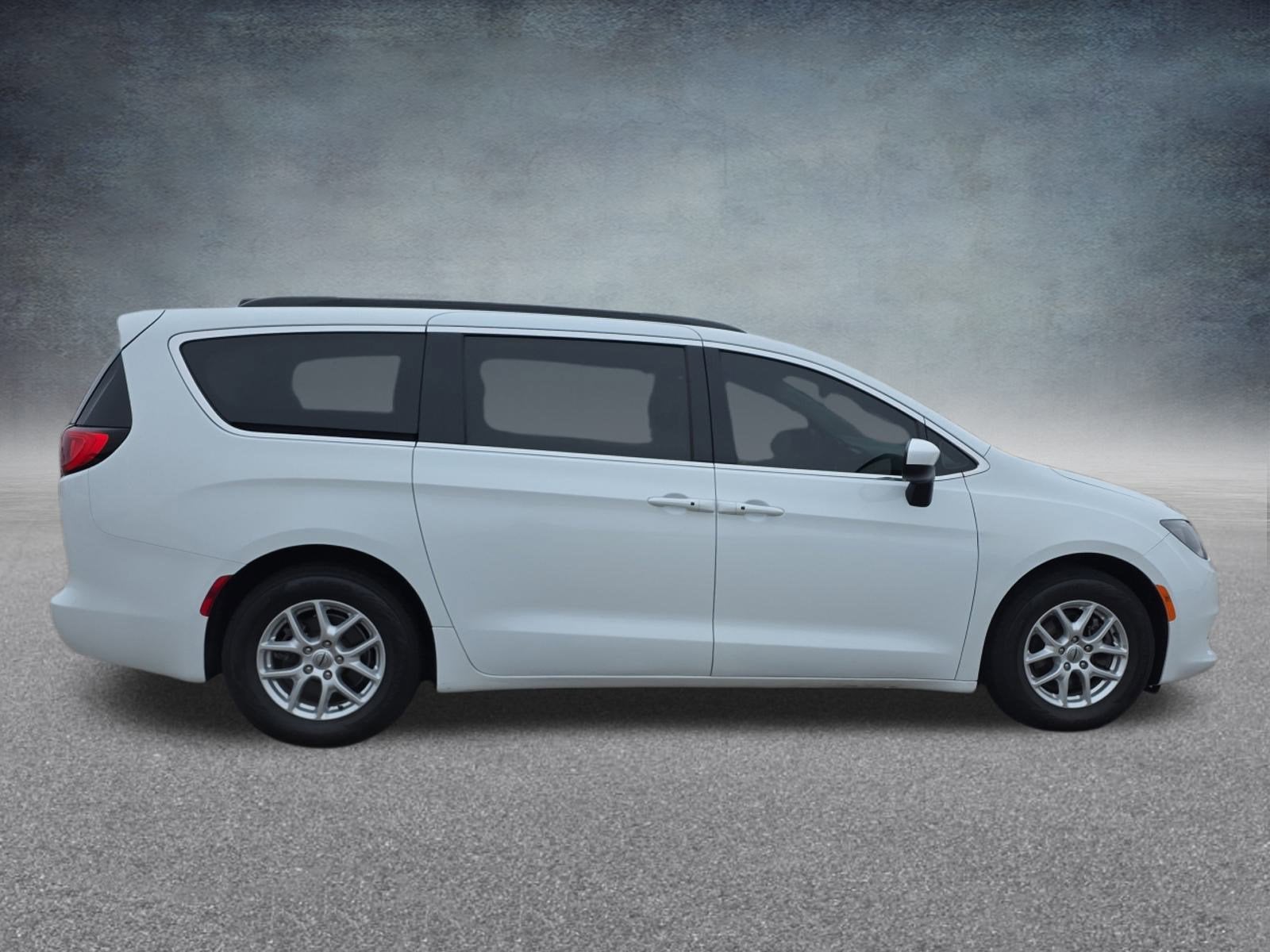 2021 Chrysler Voyager LXI