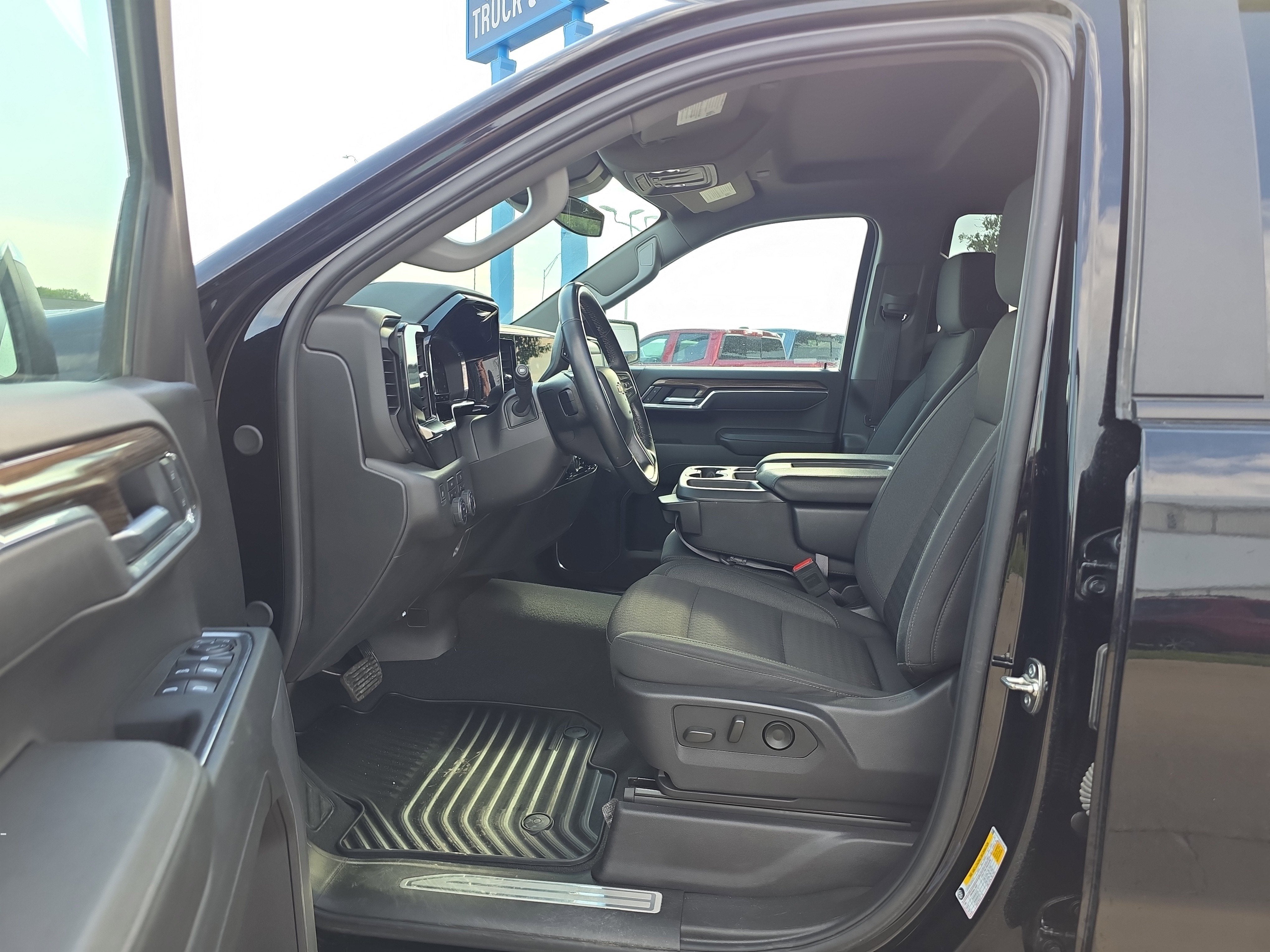 2025 Chevrolet Silverado 1500 LT (2FL)