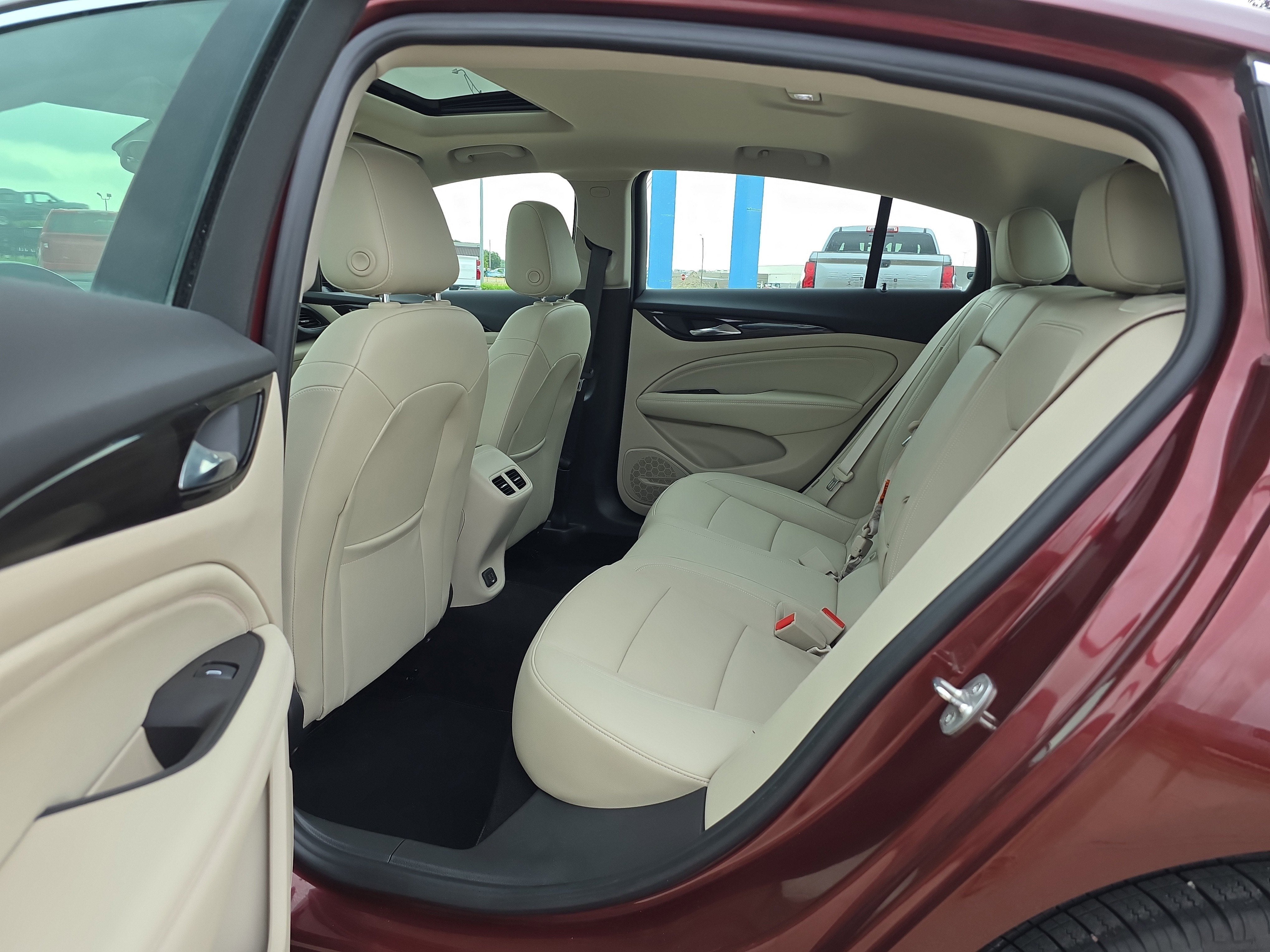 2020 Buick Regal Sportback Essence