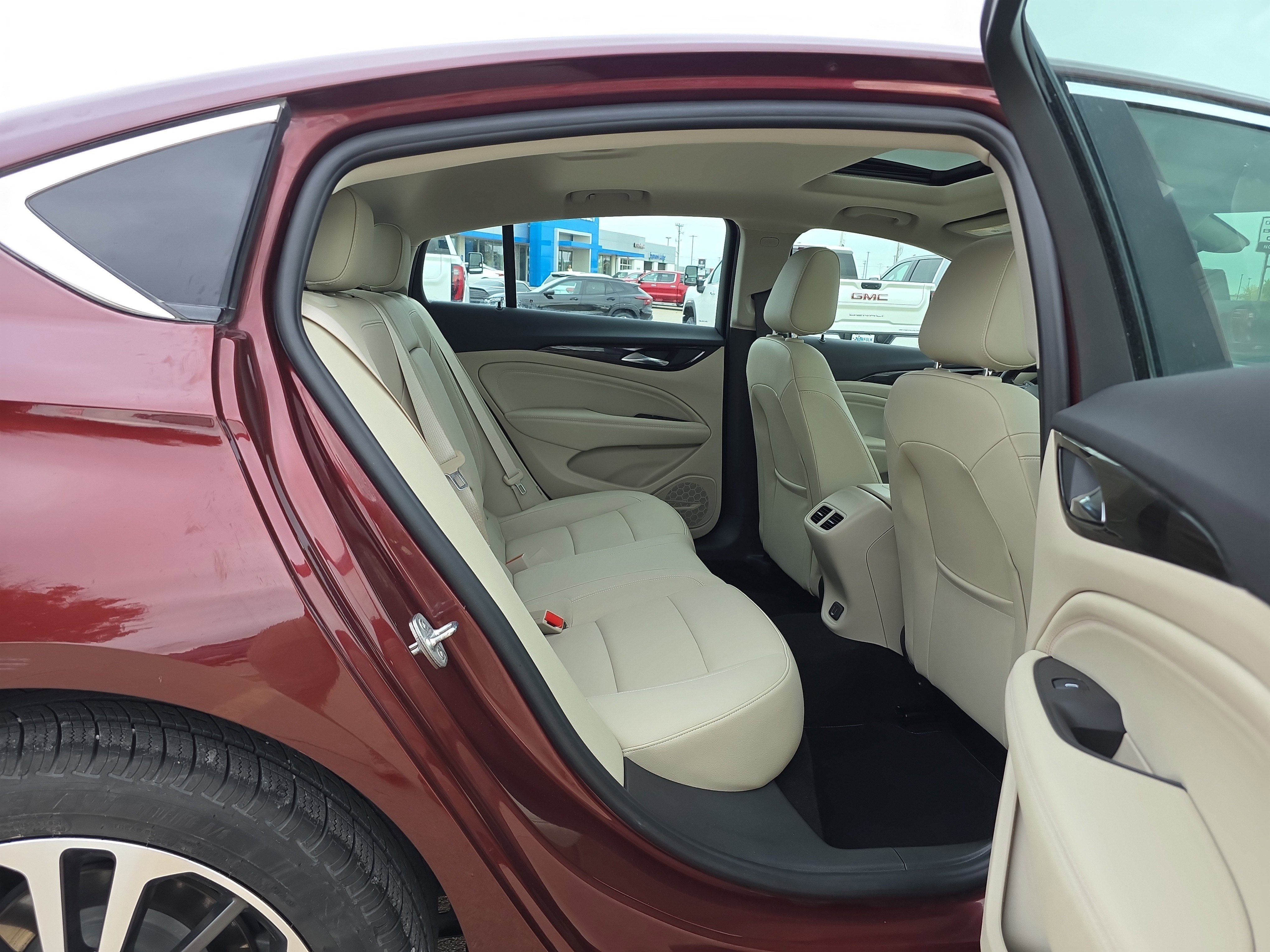 2020 Buick Regal Sportback Essence