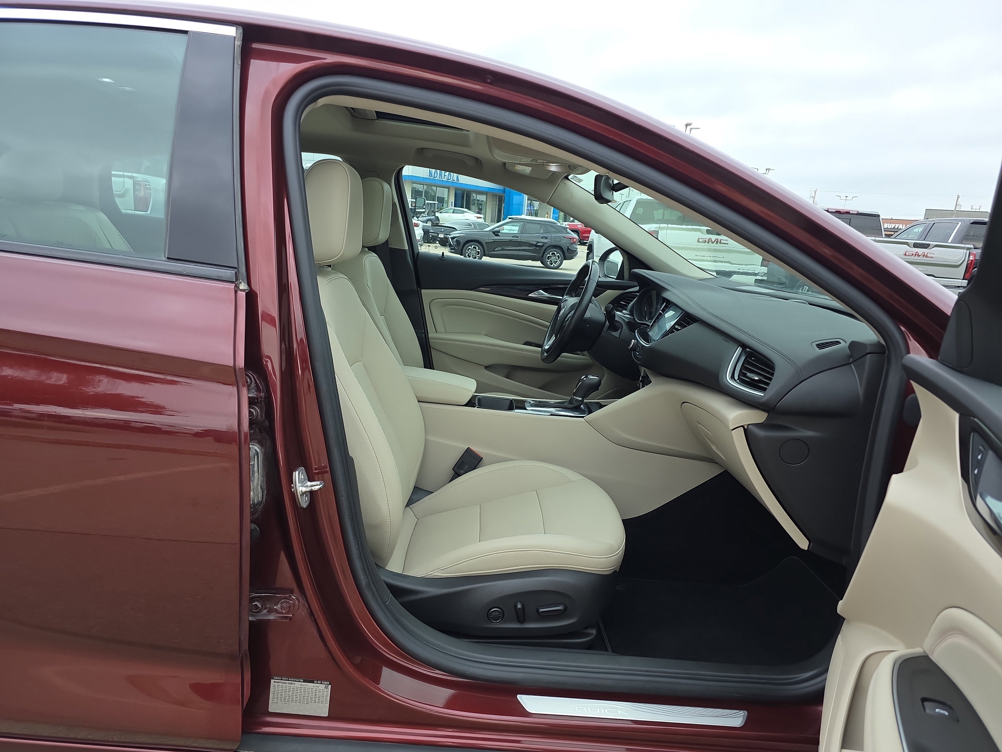 2020 Buick Regal Sportback Essence