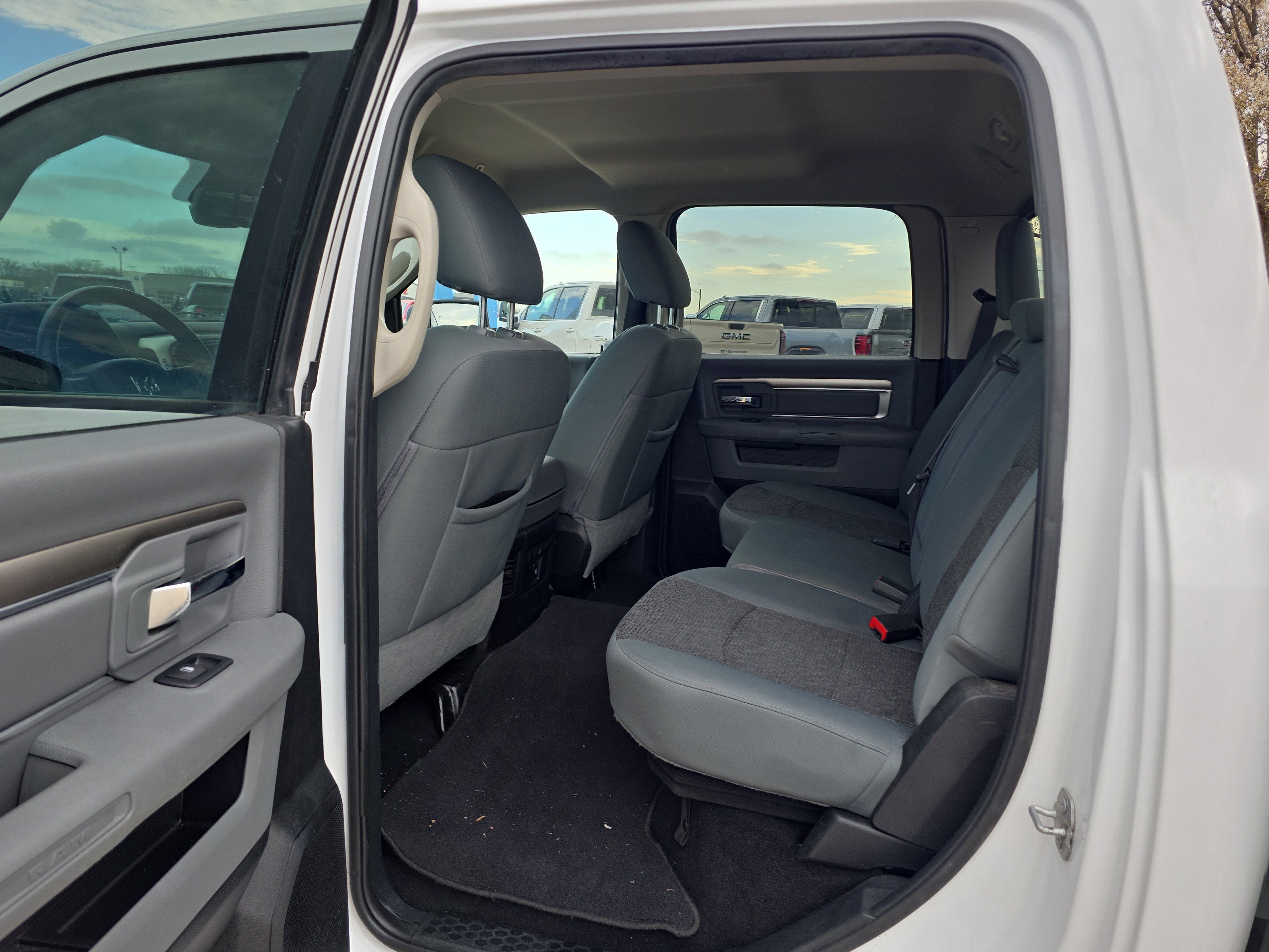 2017 RAM 1500 Big Horn Crew Cab 4x4 5'7" Box