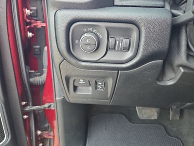 2020 RAM 1500 Laramie Crew Cab 4x4 5'7" Box