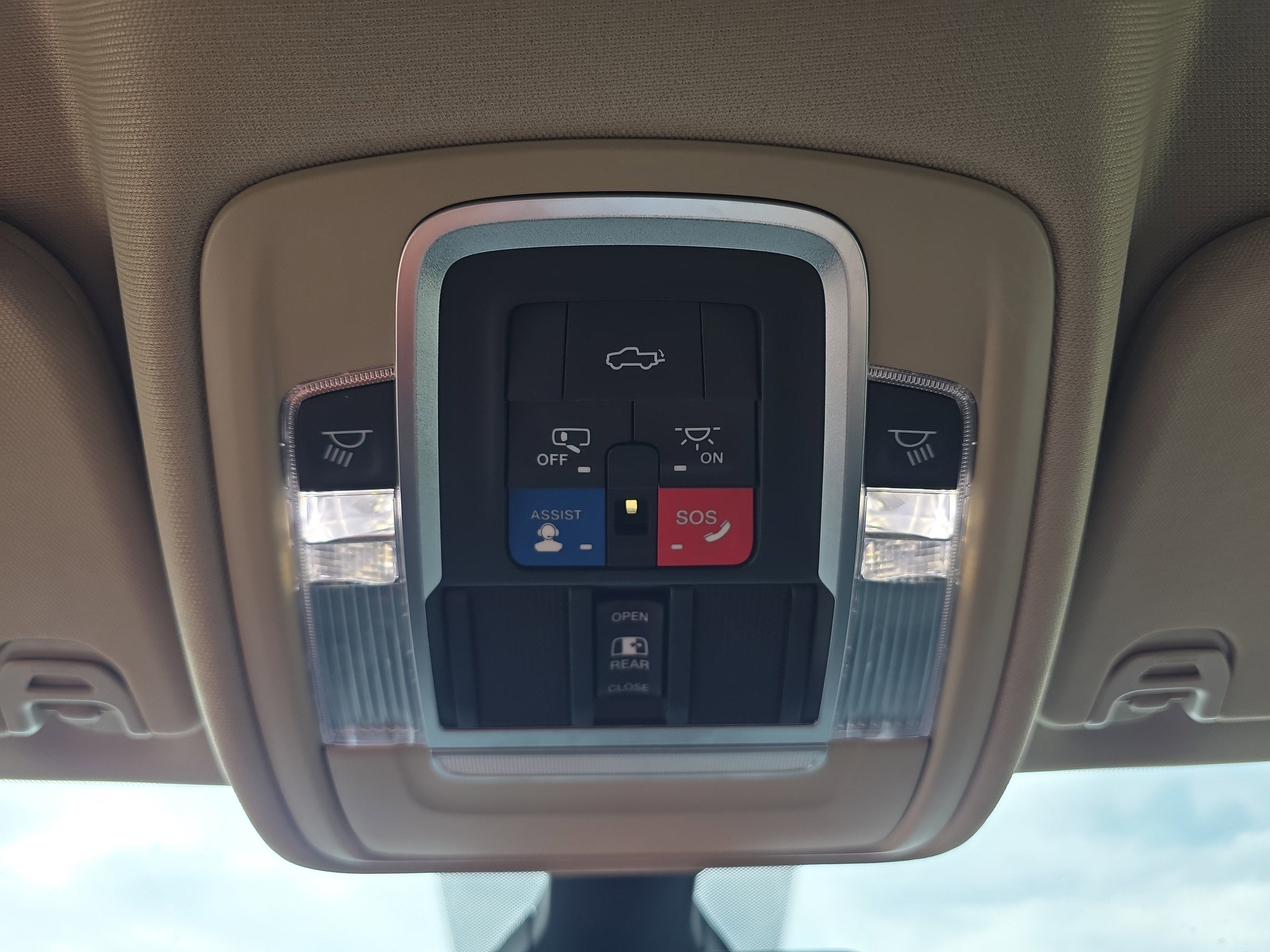2020 RAM 1500 Laramie Crew Cab 4x4 5'7" Box
