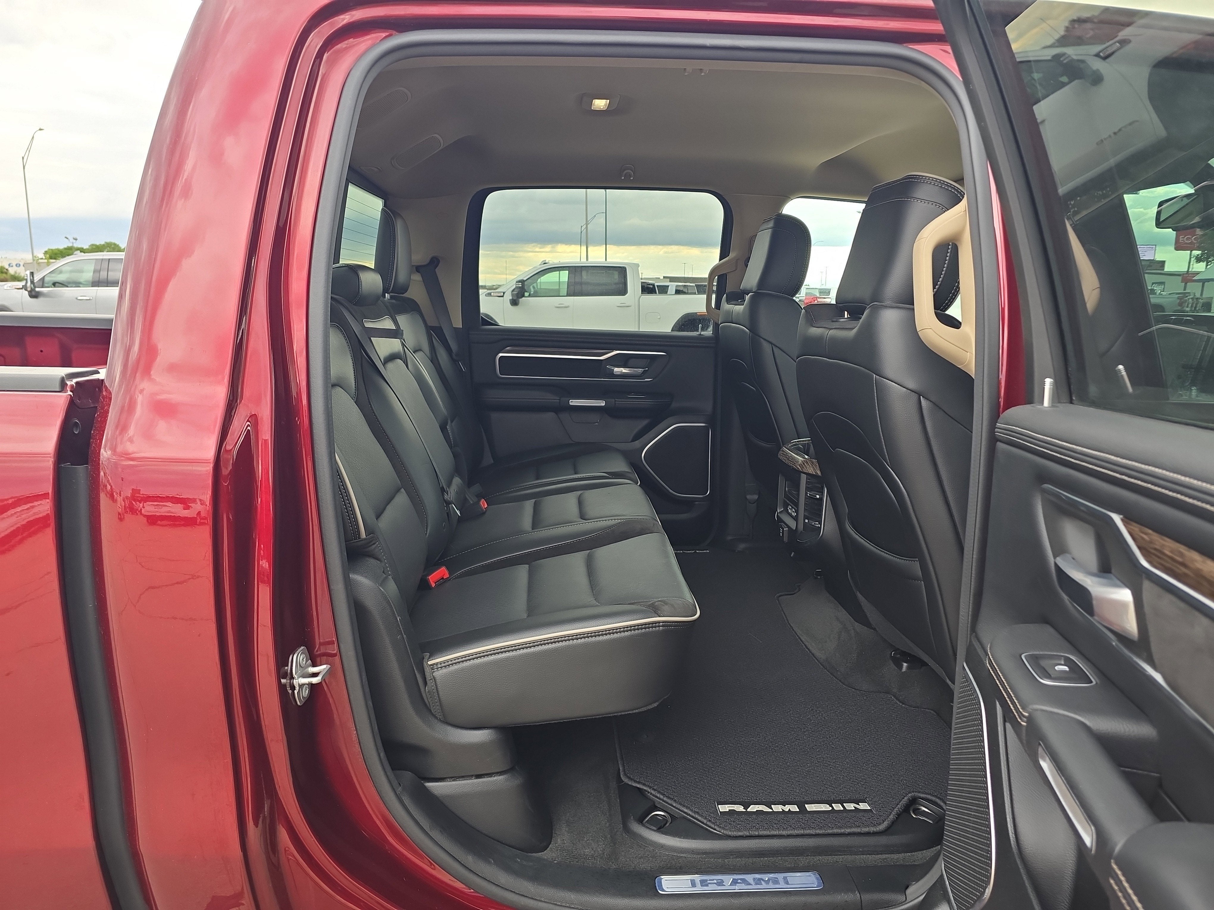 2020 RAM 1500 Laramie Crew Cab 4x4 5'7" Box