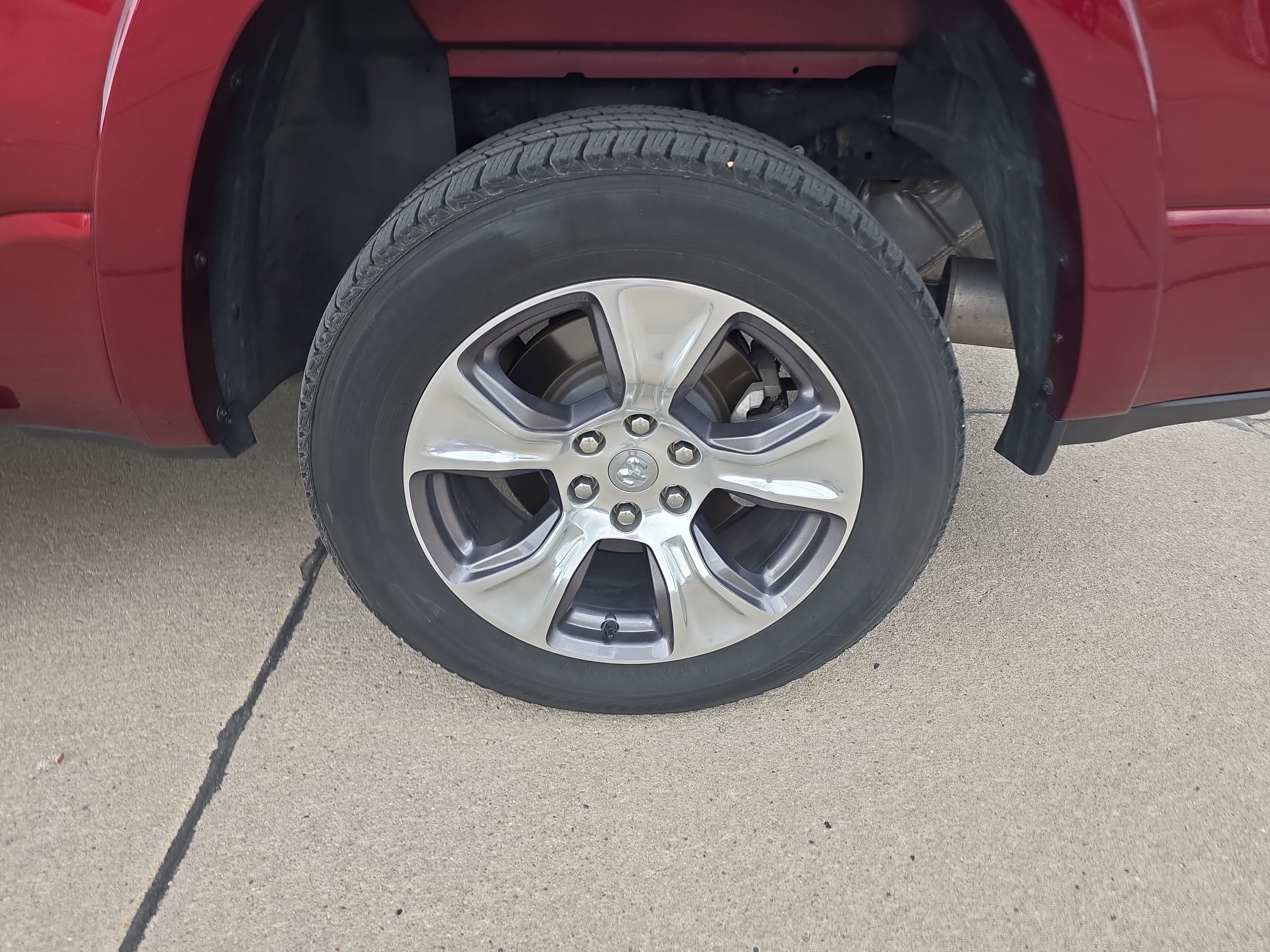 2020 RAM 1500 Laramie Crew Cab 4x4 5'7" Box