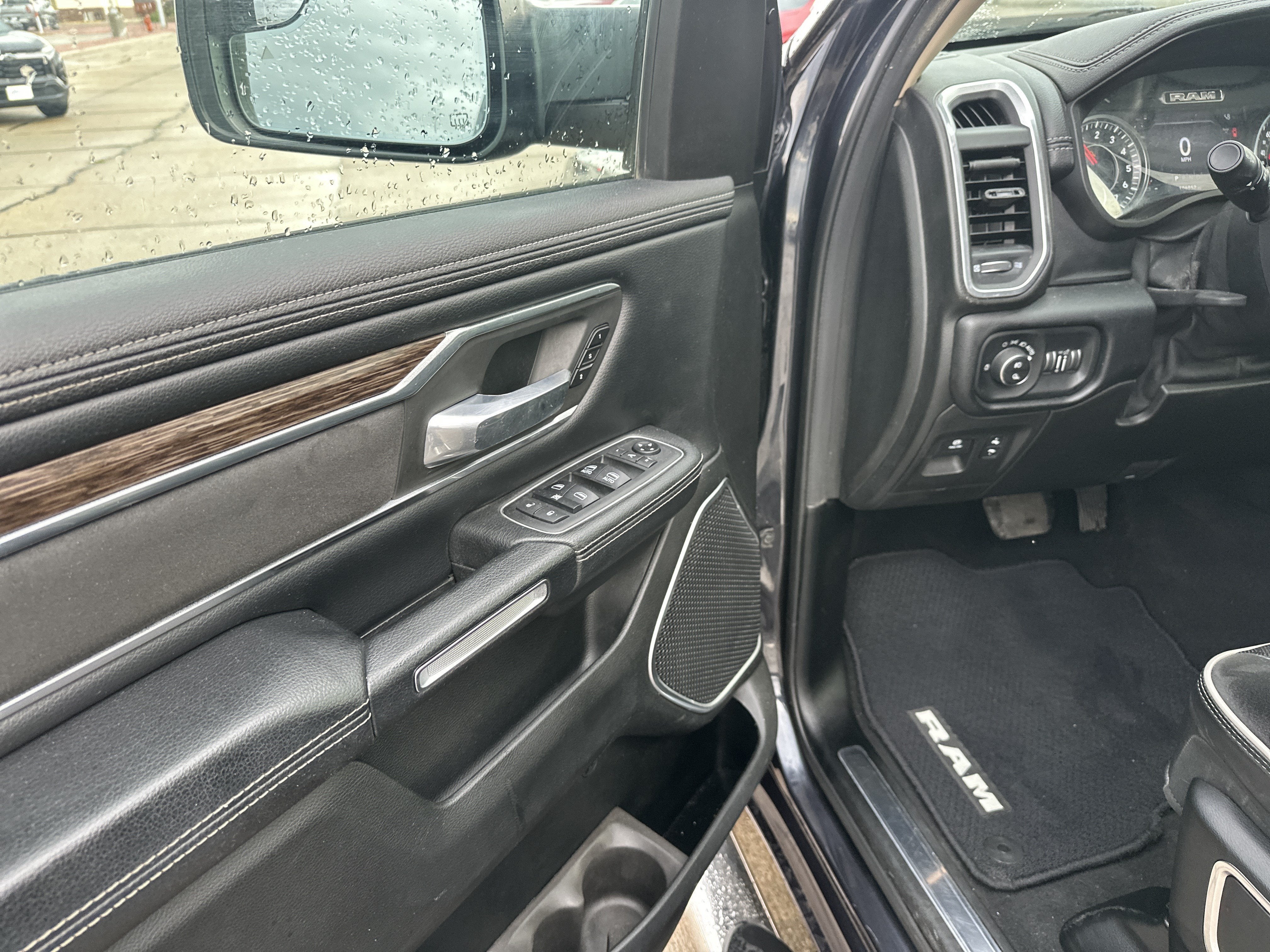 2019 RAM 1500 Laramie Crew Cab 4x4 5'7" Box