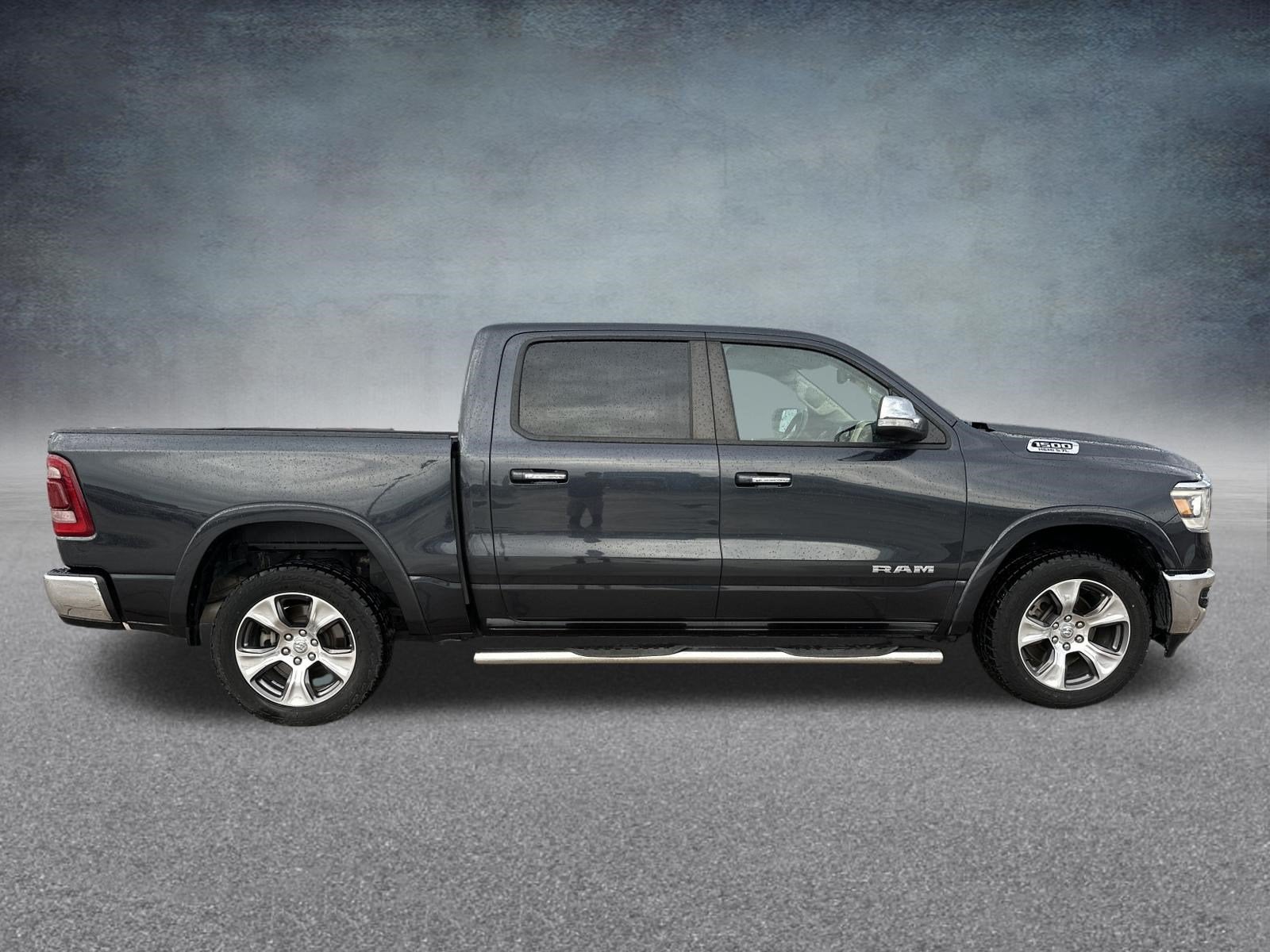 2019 RAM 1500 Laramie Crew Cab 4x4 5'7" Box
