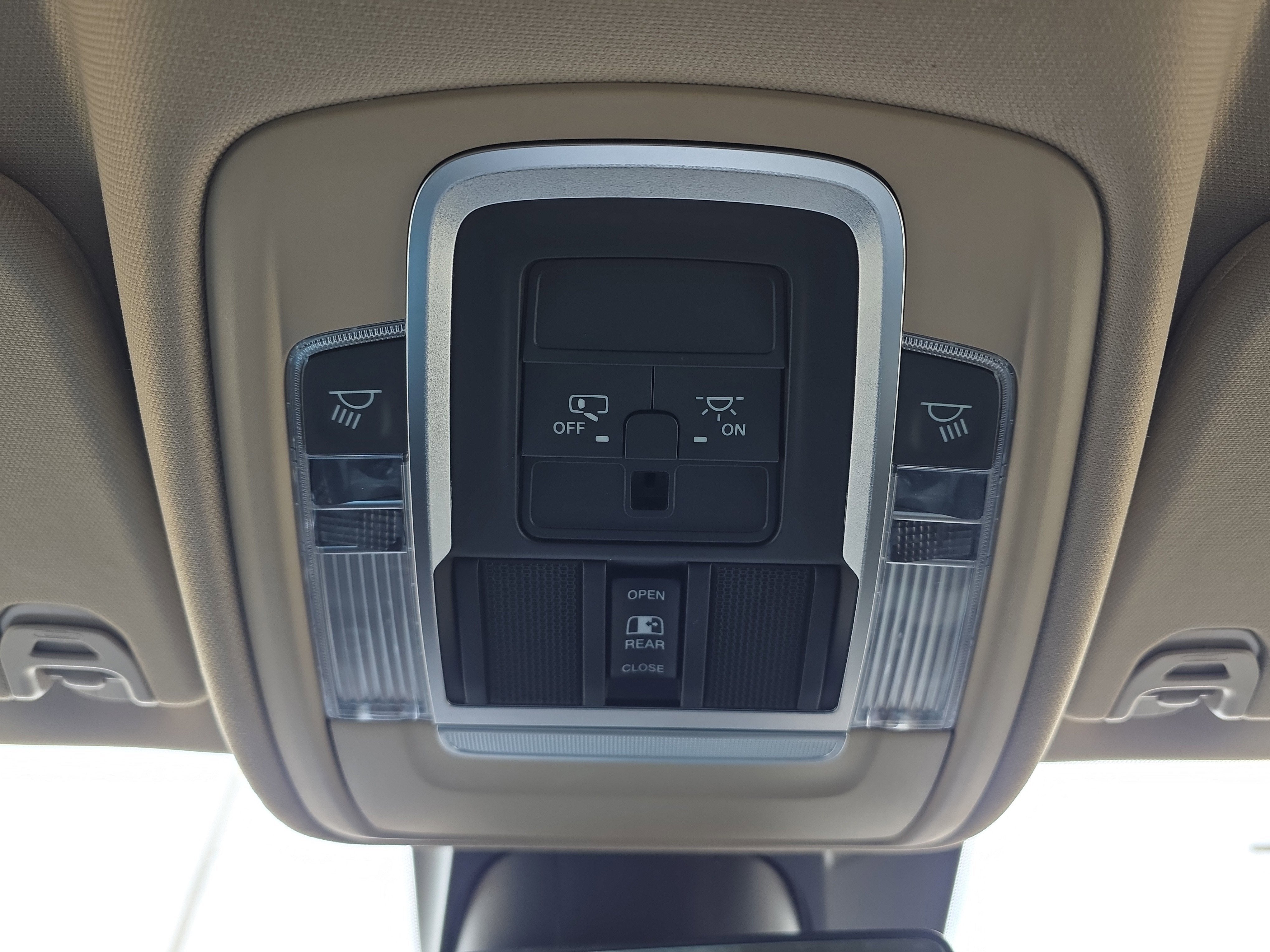 2021 RAM 1500 Laramie Crew Cab 4x4 5'7" Box