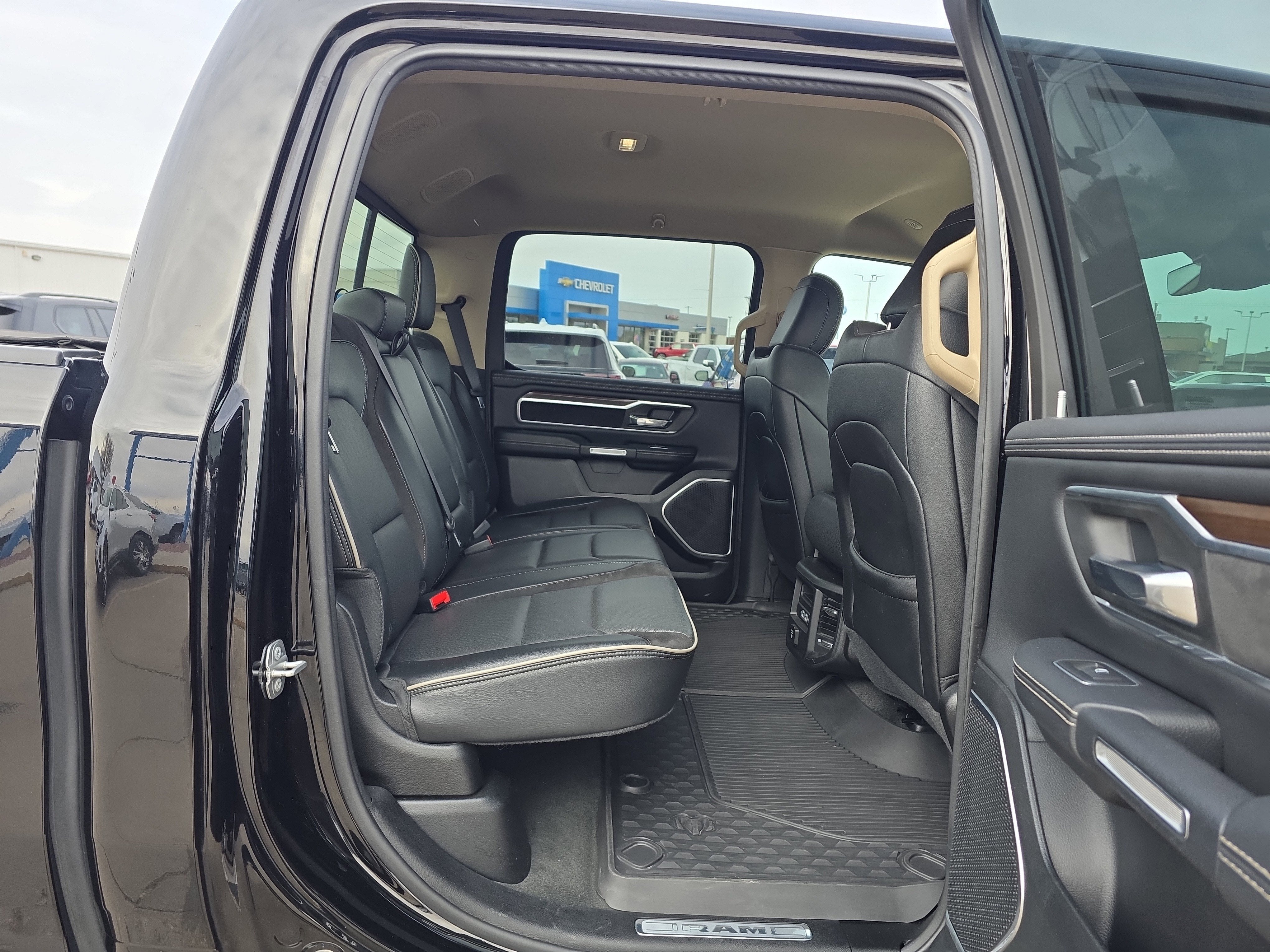 2021 RAM 1500 Laramie Crew Cab 4x4 5'7" Box