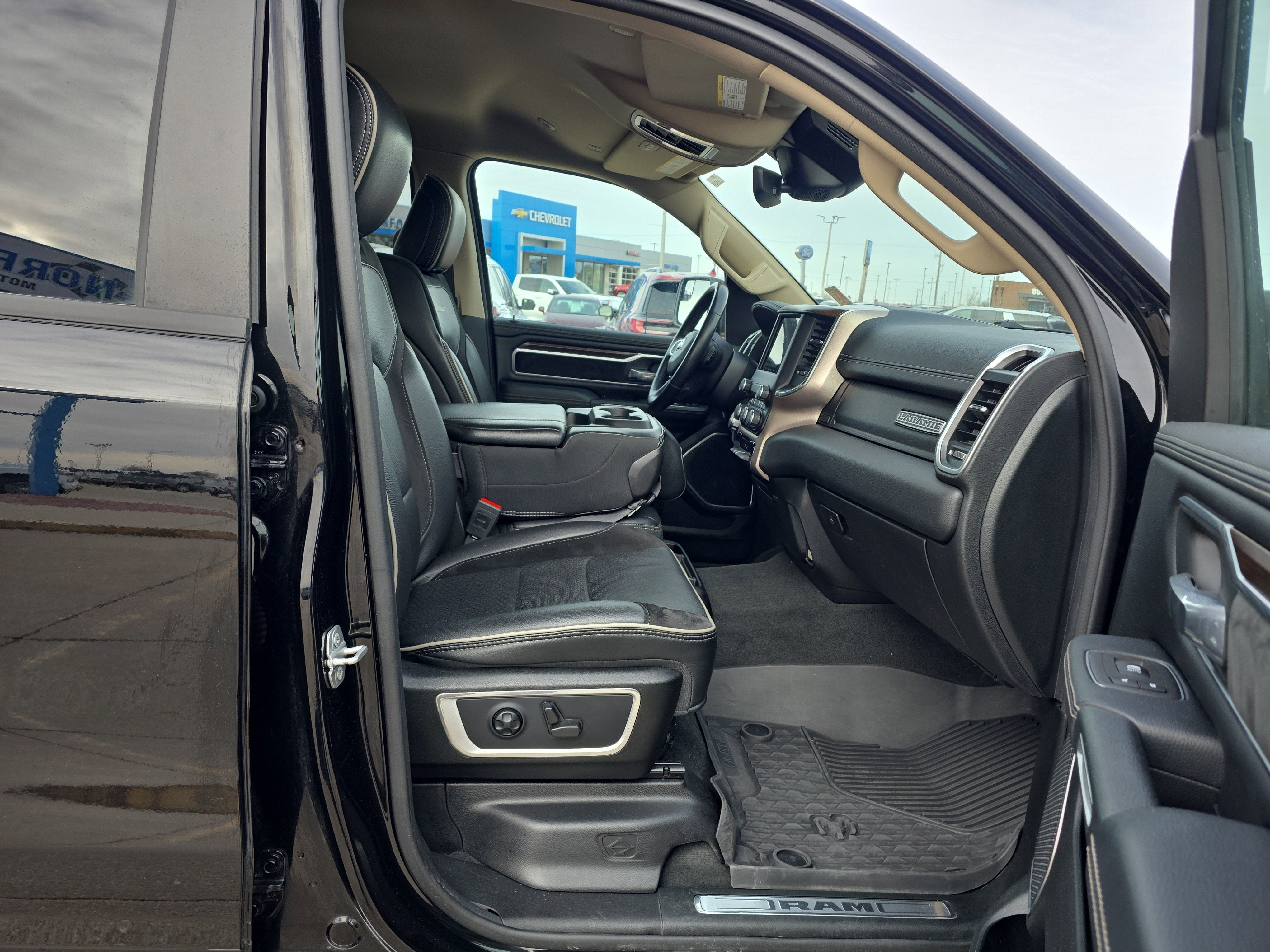 2021 RAM 1500 Laramie Crew Cab 4x4 5'7" Box