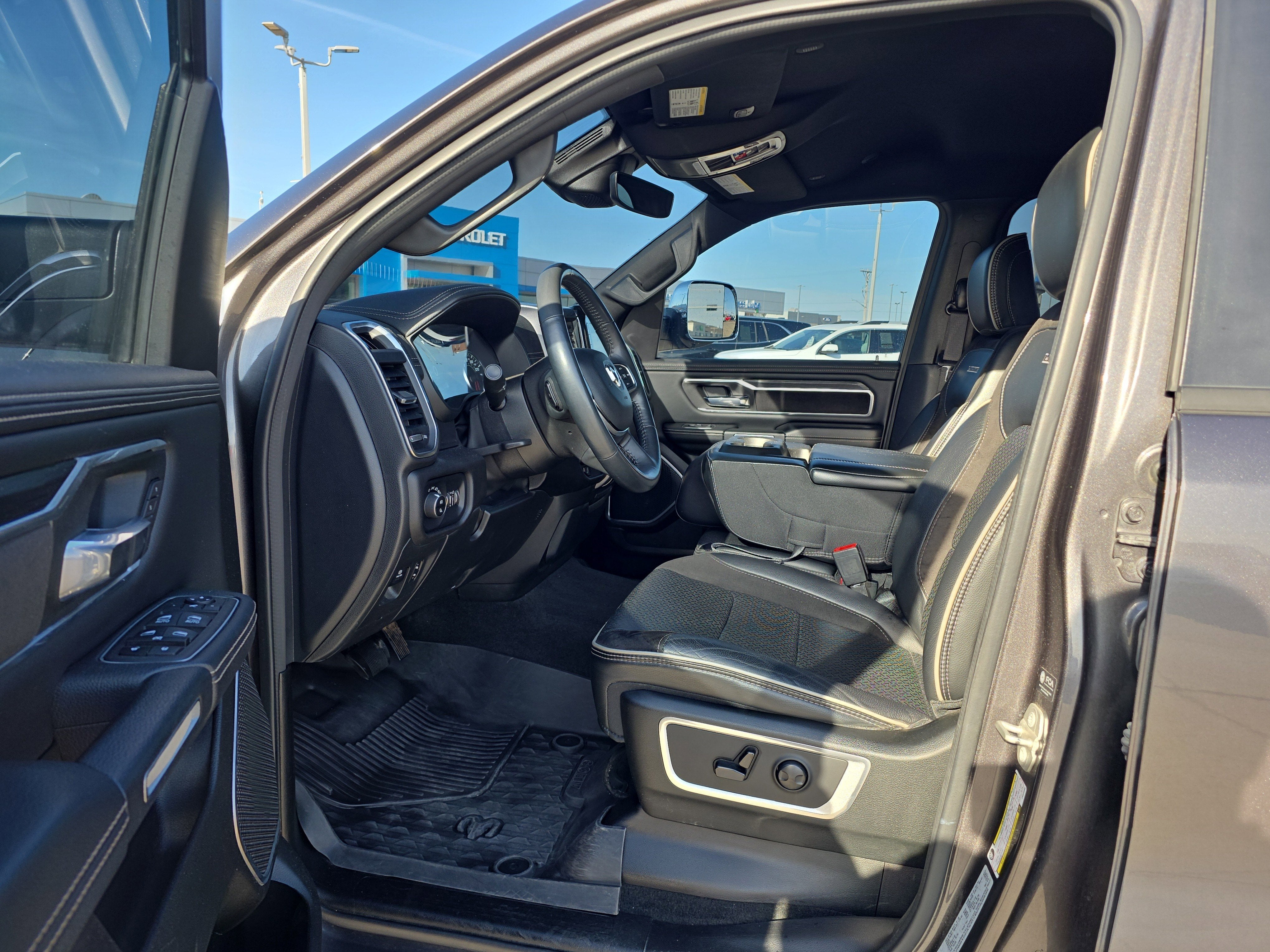 2023 RAM 1500 Laramie Crew Cab 4x4 6'4" Box