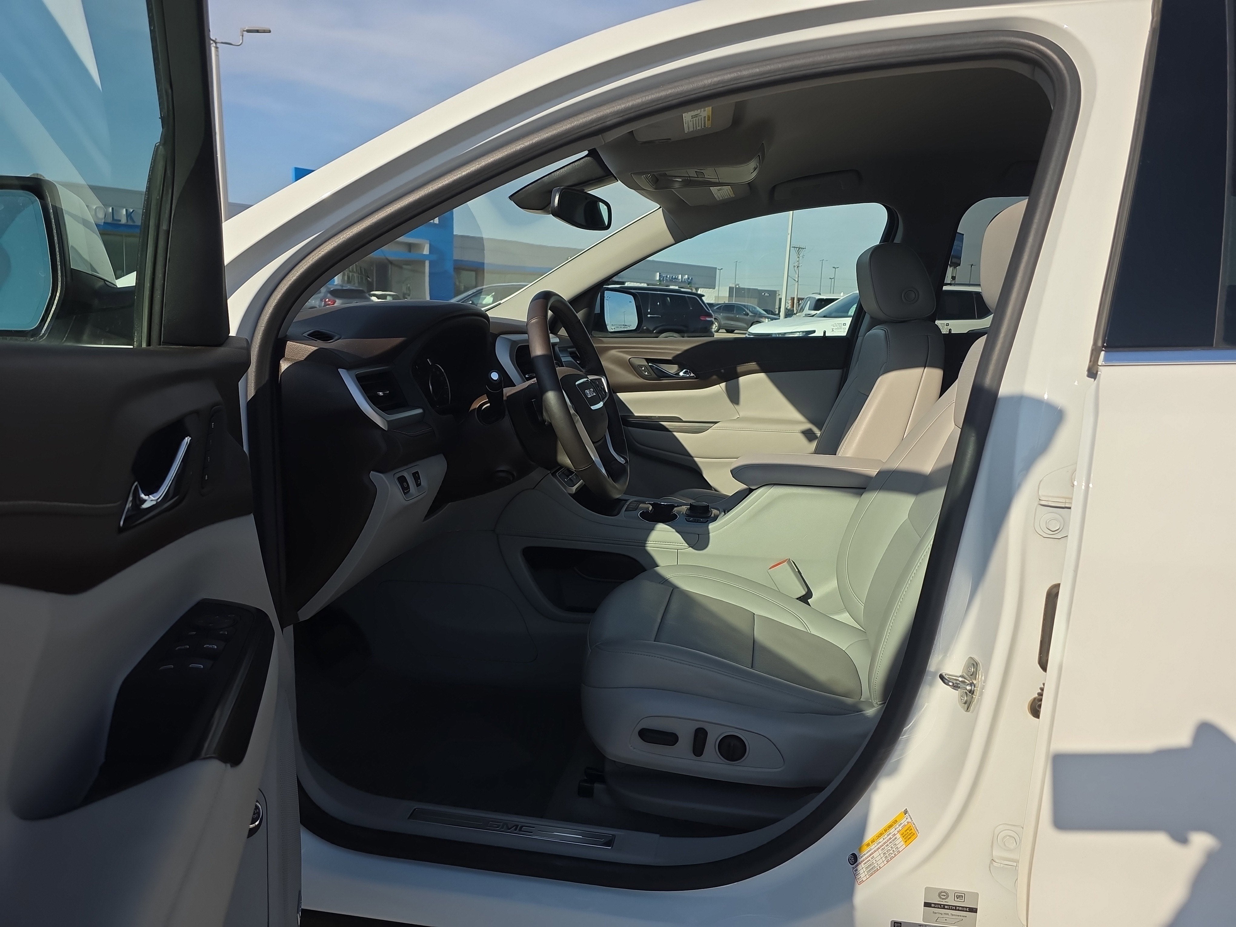 2023 GMC Acadia SLT
