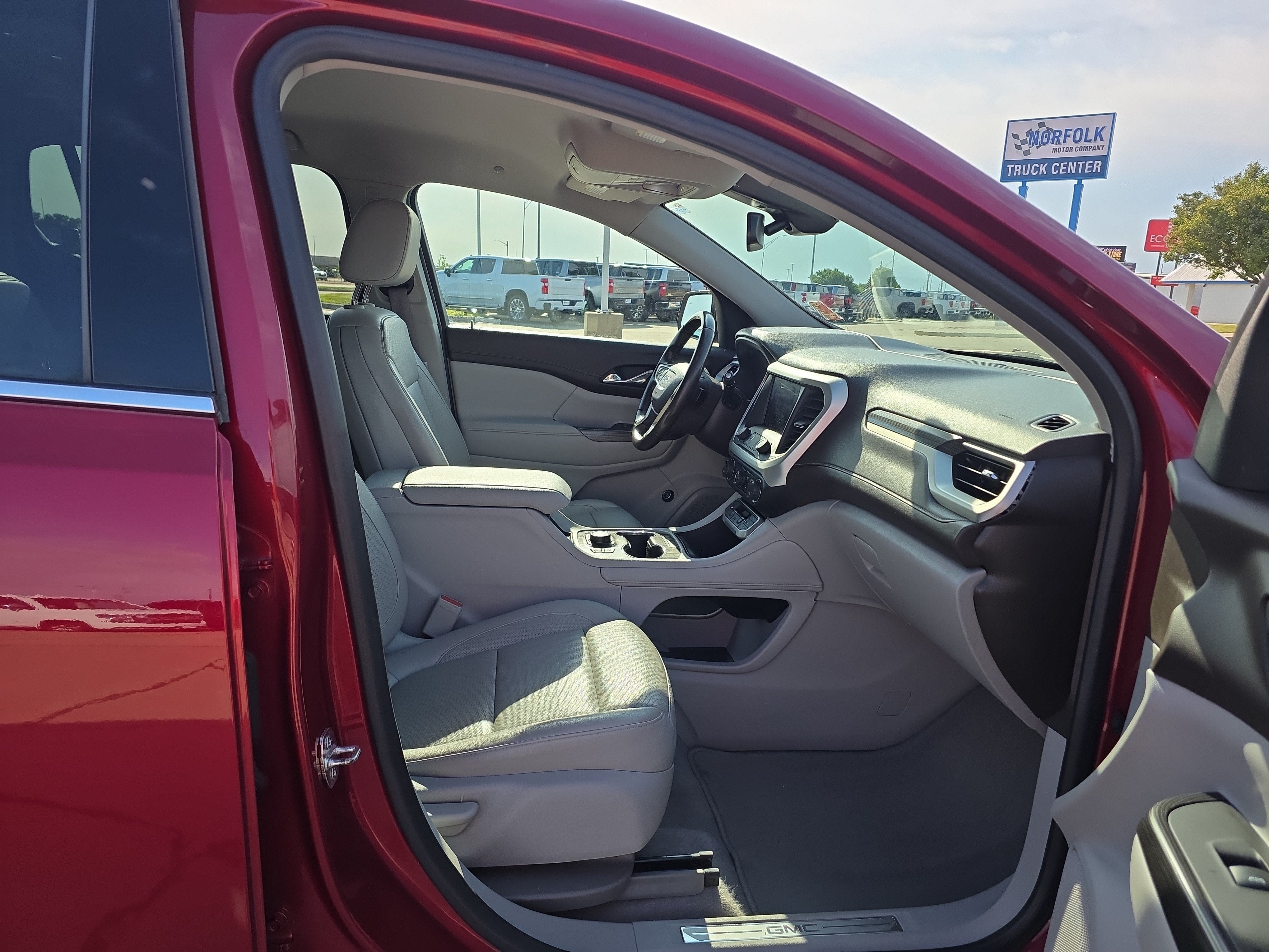 2020 GMC Acadia SLT