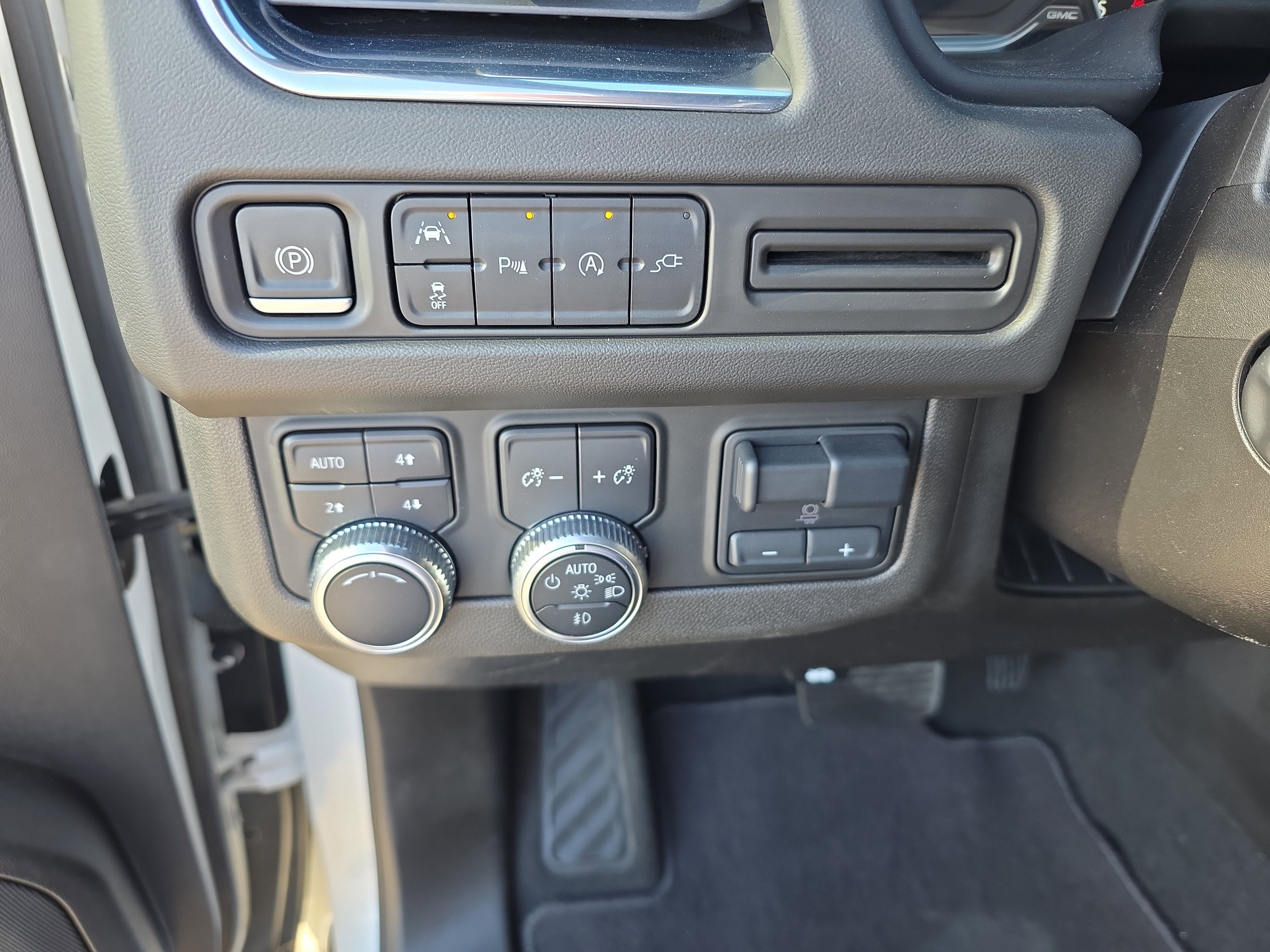 2021 GMC Yukon XL SLT