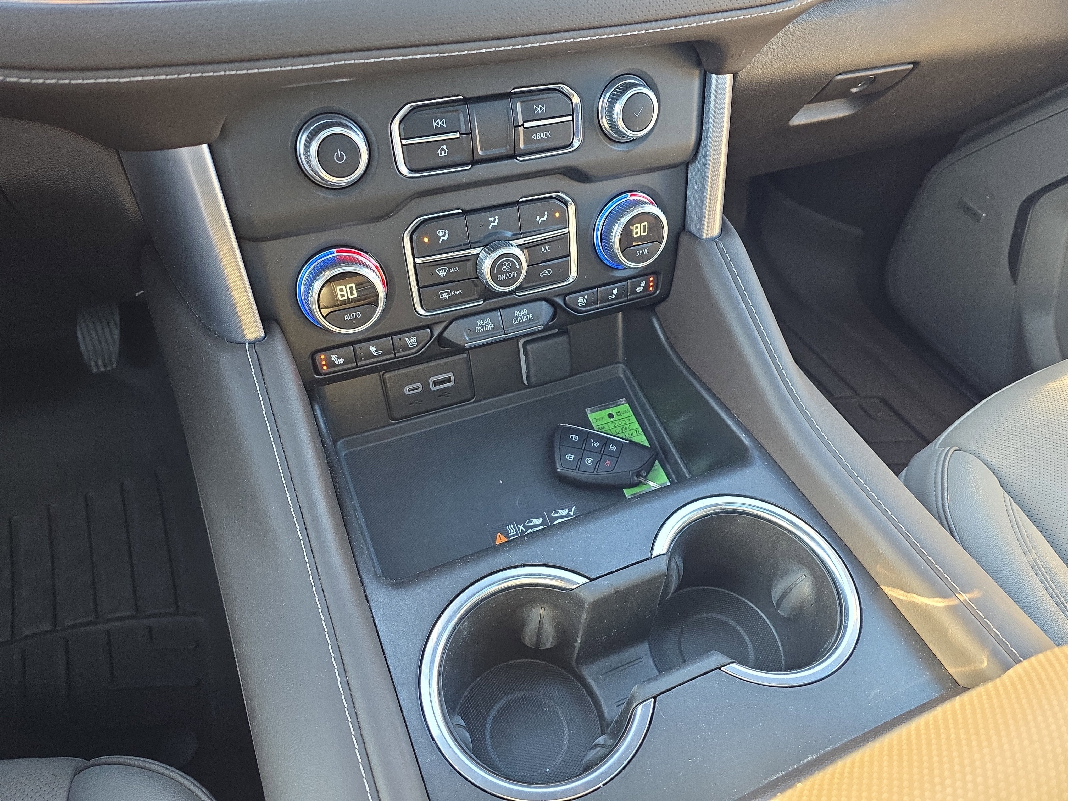 2023 GMC Yukon XL SLT