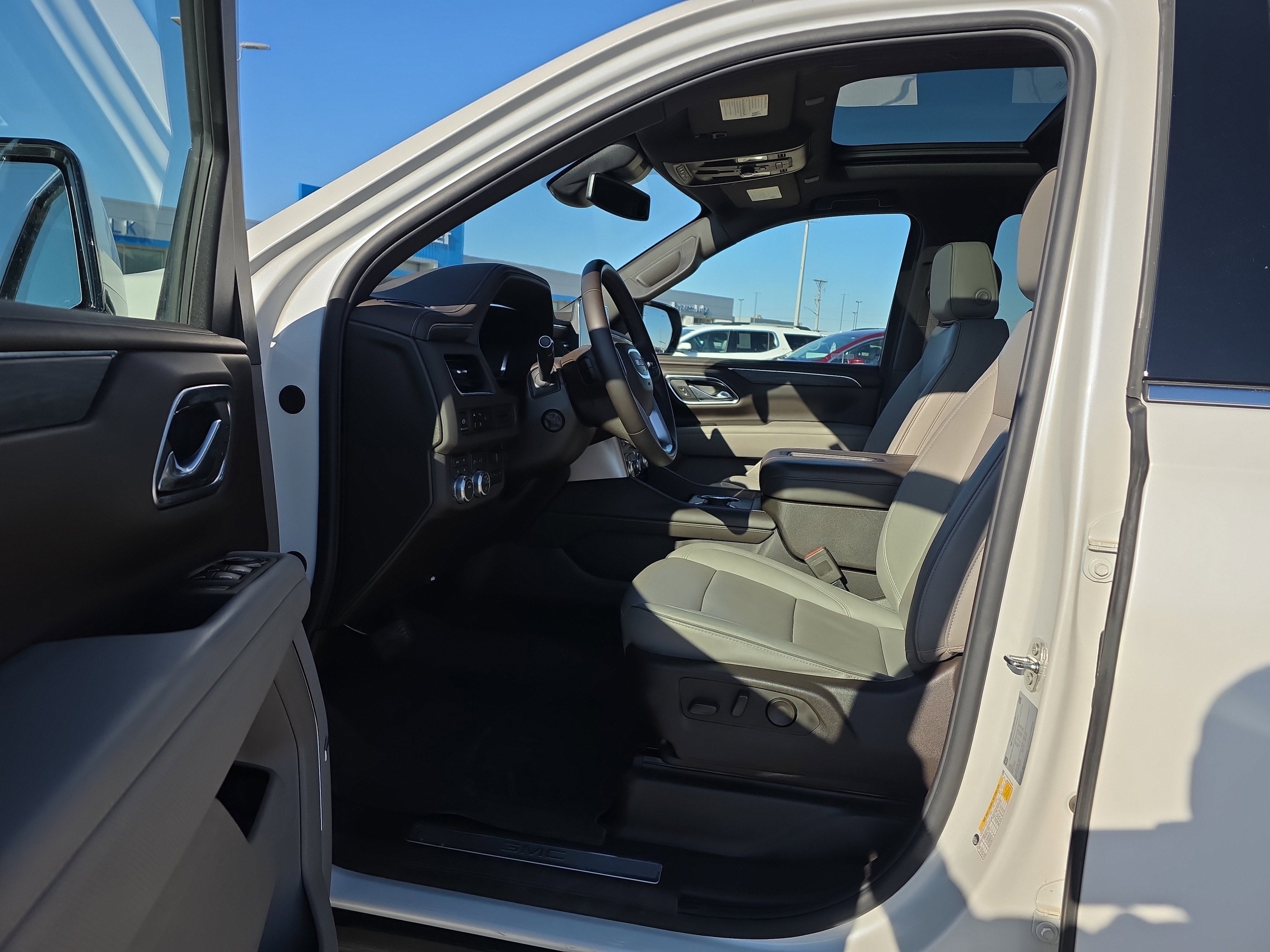 2023 GMC Yukon XL SLT