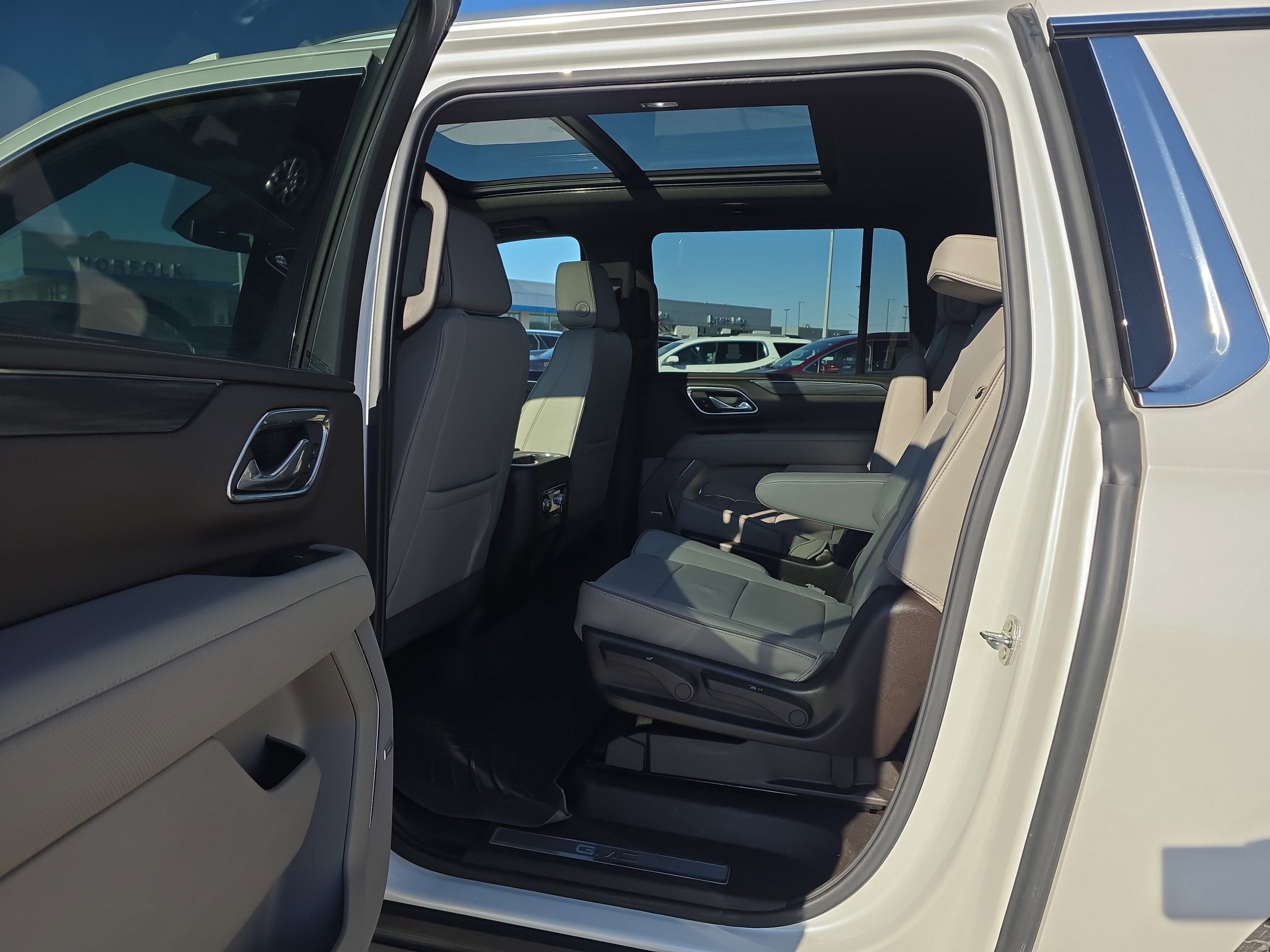 2023 GMC Yukon XL SLT